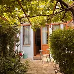 κυανον παραδοσιακή μονοκατοικία στην Tatil Evi Florina