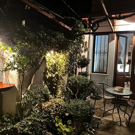 κυανον παραδοσιακή μονοκατοικία στην