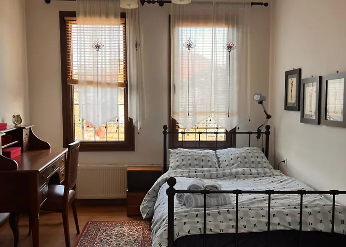 Κυανον Παραδοσιακή Μονοκατοικία Στην Φλώρινα 弗洛里纳