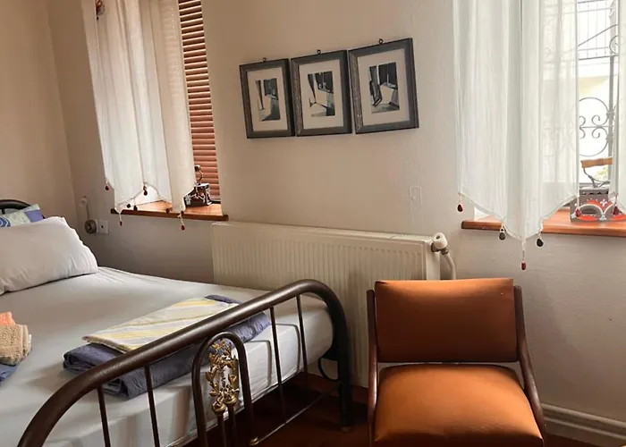 Κυανον Παραδοσιακή Μονοκατοικία Στην Φλώρινα 度假居 弗洛里纳