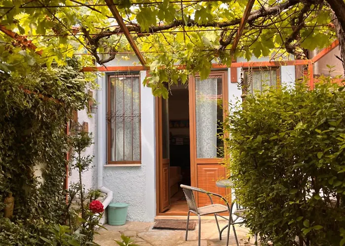 Κυανον Παραδοσιακή Μονοκατοικία Στην Φλώρινα 度假居 弗洛里纳